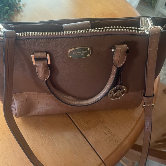 Michael Kors beige purse - Picture 10 of 10